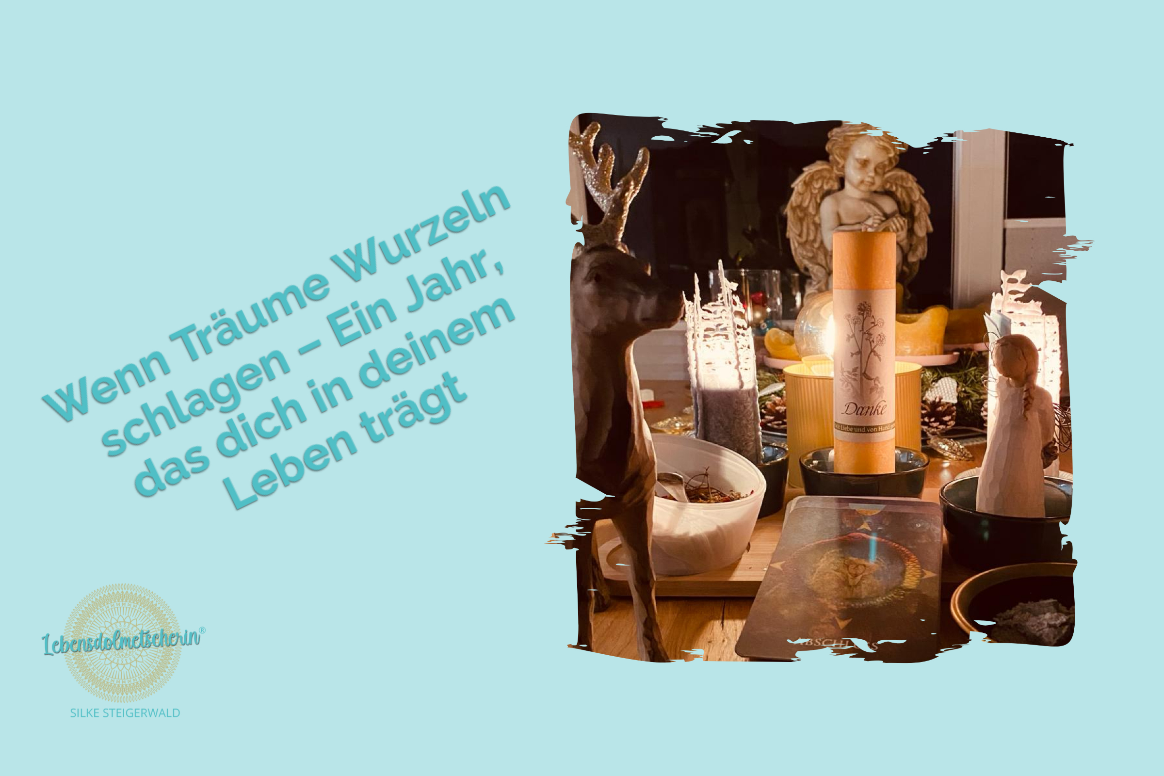 Ritualtisch mit Kerzen, Holzfigur, Hirsch und Symbolen für die Rauhnächte – Begleitung durch Silke Steigerwalds Jahreskurs.